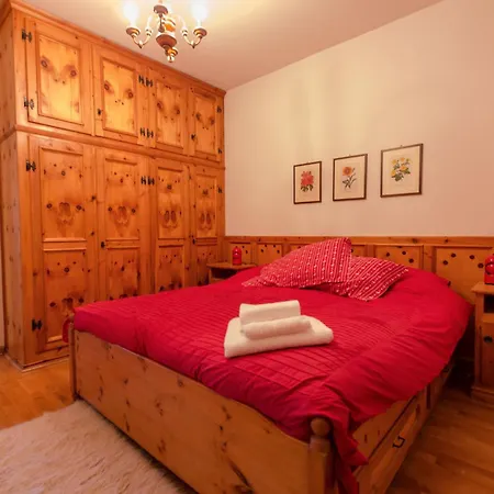 Overlooking The Dolomites كورتينا دامبيتزو