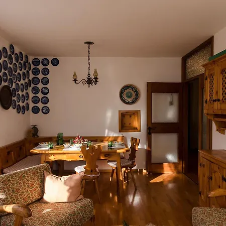 Overlooking The Dolomites شقة